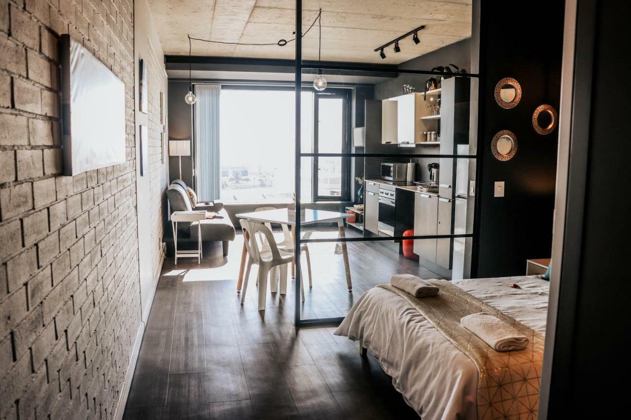 Wex1 - Modern, Iconic, Pool, Gym, Wifi, Secure Parking Apartment *