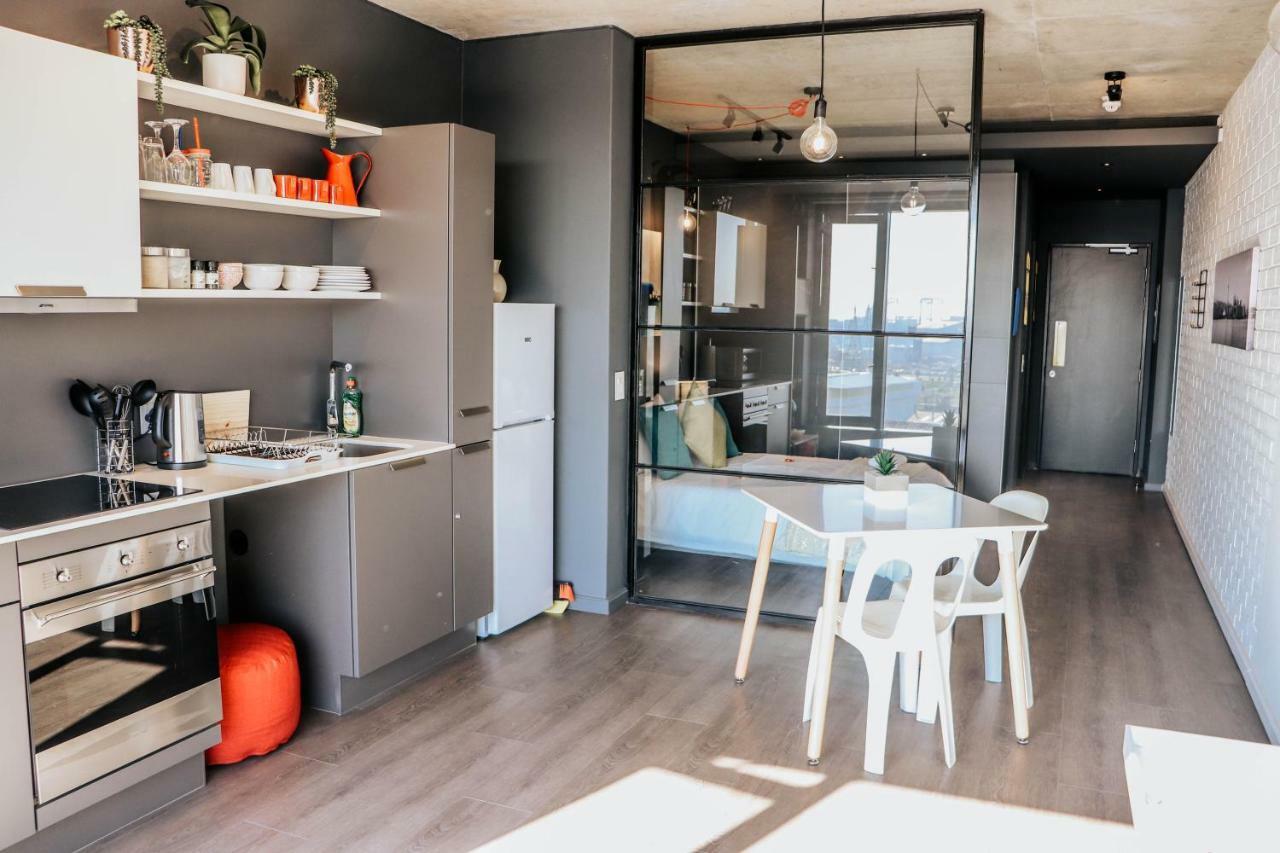 Apartment Wex1 - Modern, Iconic, Pool, Gym, Wifi, Secure Parking *