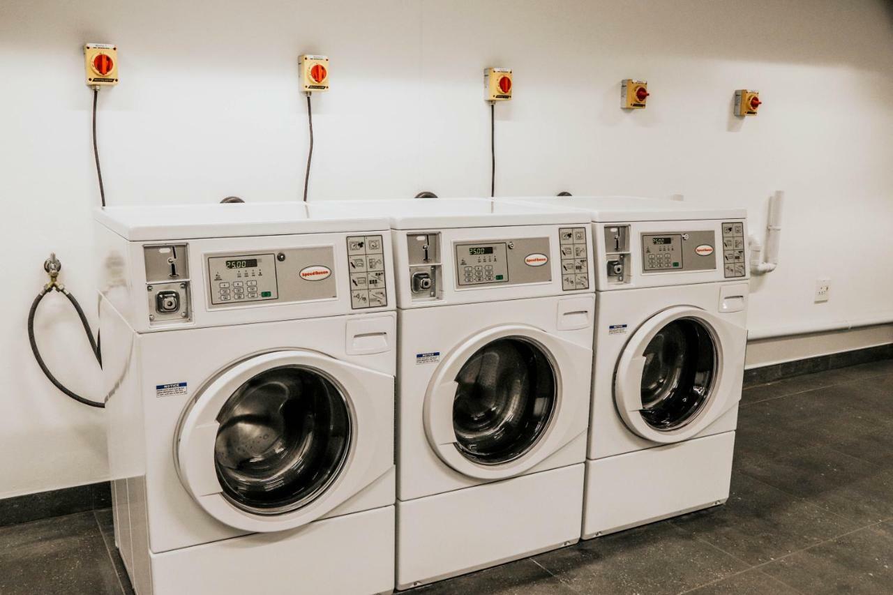 Wex1 - Modern, Iconic, Pool, Gym, Wifi, Secure Parking *